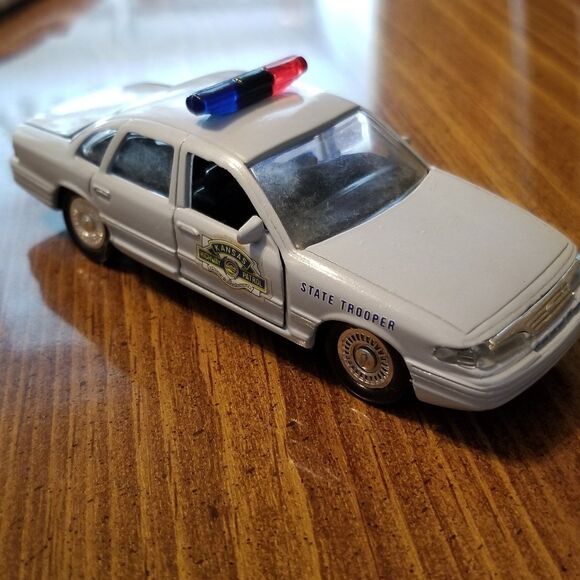 Kansas Highway Patrol Road Champs die cast police car 1:43 scale - Picture 6 of 11